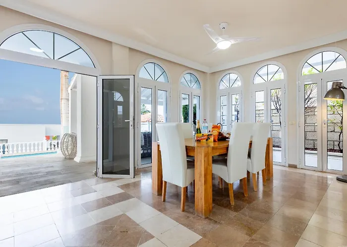 Ocean Palm, Heated Pool! Вилла