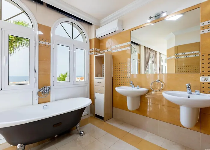 Ocean Palm, Heated Pool! Villa