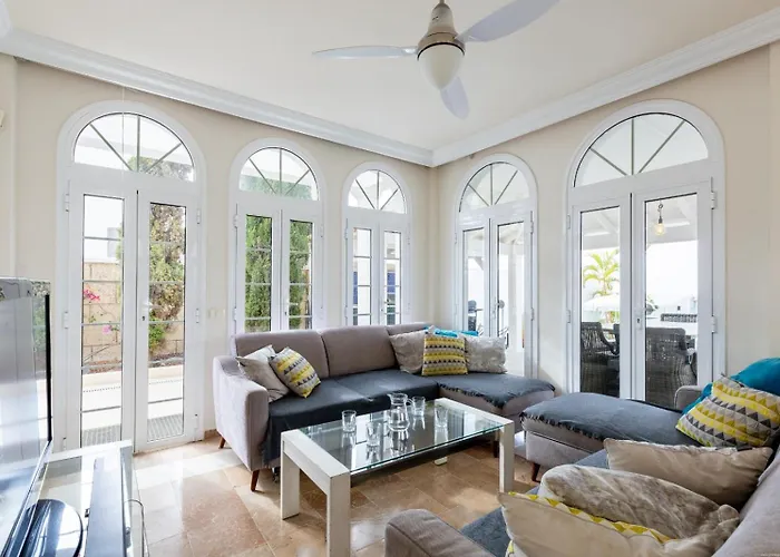 Ocean Palm, Heated Pool! Вілла Адехе